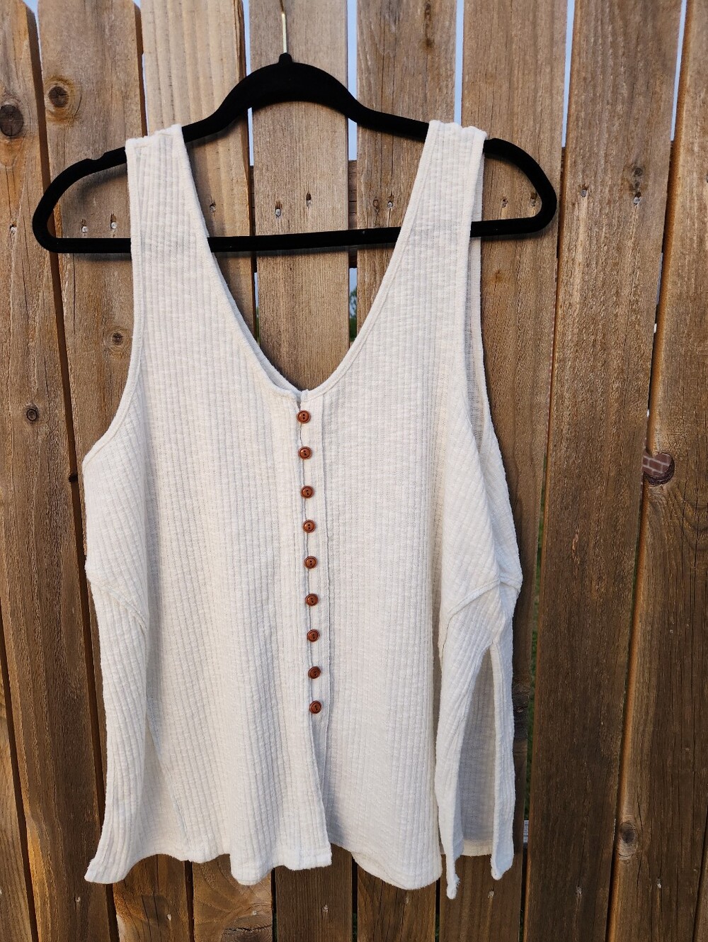 Cleo + Wolf Women's Cream Relaxed Button Front Slub Tank